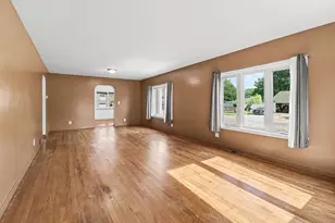 509 N Delia St, Ludington, MI 49431 - Photo 6