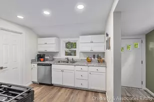 1108 Widdicomb Ave NW, Grand Rapids, MI 49504 - Photo 10