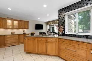 35126 Quaker Way, Farmington Hills, MI 48331 - Photo 14