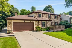 35126 Quaker Way, Farmington Hills, MI 48331 - Photo 2