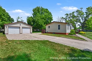 618 E Benton St, Greenville, MI 48838 - Photo 4