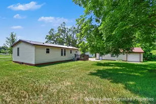 618 E Benton St, Greenville, MI 48838 - Photo 8