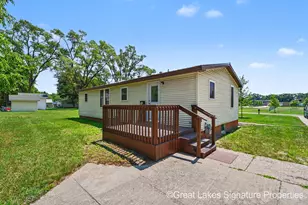 618 E Benton St, Greenville, MI 48838 - Photo 6