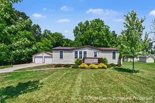 618 E Benton St, Greenville, MI 48838 - Photo 1