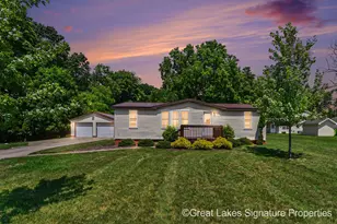 618 E Benton St, Greenville, MI 48838 - Photo 2