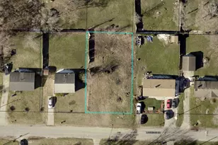2431 Lawrence Dr, Benton Harbor, MI 49022 - Photo 14