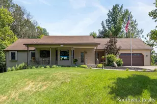 2484 Shadow Lake Ct NE, Grand Rapids, MI 49505 - Photo 2