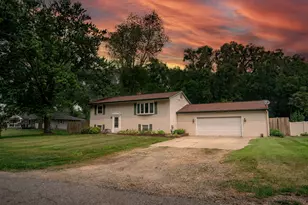 1371 Hazelwood Dr, Plainwell, MI 49080 - Photo 8