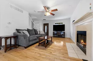 608 Heritage Cir, Fenton, MI 48430 - Photo 12
