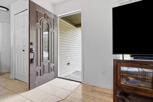 608 Heritage Cir, Fenton, MI 48430 - Photo 6