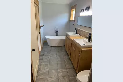 576 Pipestone Street, Benton Harbor, MI 49022 - Photo 16