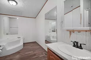 5705 E Riverside Dr, Lyons, MI 48851 - Photo 10