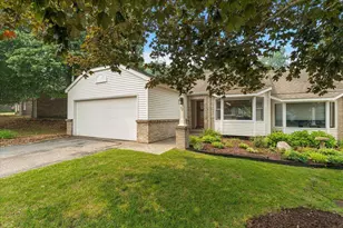 77 Skyline Cir NW, Grand Rapids, MI 49504 - Photo 2