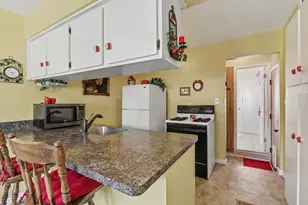 668 S Hawthorne St, Westland, MI 48186 - Photo 8