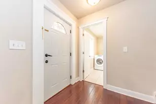 1 Maple Vlg Ct, Ann Arbor, MI 48103 - Photo 4