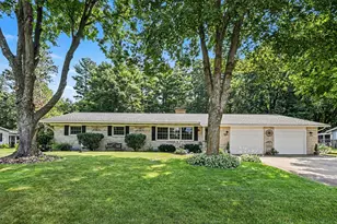 51 Birch Hill Dr, Battle Creek, MI 49015 - Photo 1