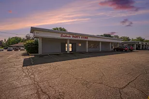 877 Washington Ave, Holland, MI 49423 - Photo 1