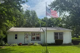 52411 Lakeview Dr, Dowagiac, MI 49047 - Photo 1