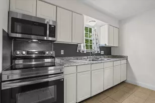 1091 Hickory St, Lansing, MI 48906 - Photo 10