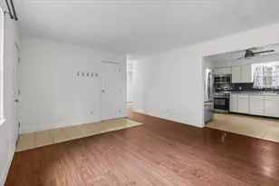 1091 Hickory St, Lansing, MI 48906 - Photo 6