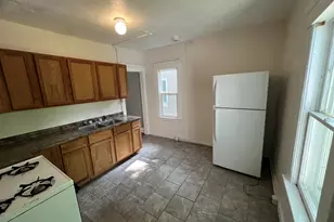 1021 Hickory St, Lansing, MI 48912 - Photo 8