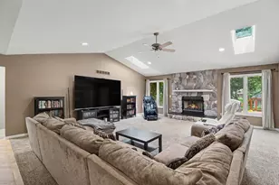 38768 Pineridge St, Harrison Township, MI 48045 - Photo 4