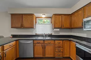 25872 Hunt Club Blvd, Farmington, MI 48335 - Photo 6