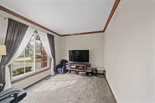 25872 Hunt Club Blvd, Farmington, MI 48335 - Photo 16