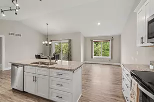 1243 S Village Cir, Kalamazoo, MI 49009 - Photo 8