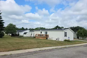 1402 Westwind Ln, Fremont, MI 49412 - Photo 2