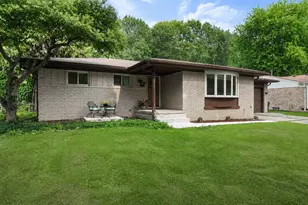 53284 Wolf Dr, Utica, MI 48316 - Photo 1
