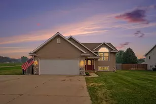 623 W 44th St, Fremont, MI 49412 - Photo 1