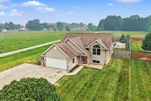 623 W 44th St, Fremont, MI 49412 - Photo 2