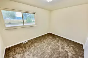2245 8th St, Muskegon, MI 49444 - Photo 12
