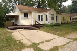 921 Burns St, Niles, MI 49120 - Photo 2