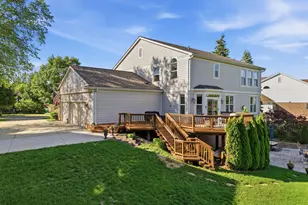 5693 Strawberry Cir, Commerce Township, MI 48382 - Photo 44