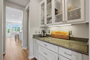 5693 Strawberry Cir, Commerce Township, MI 48382 - Photo 6