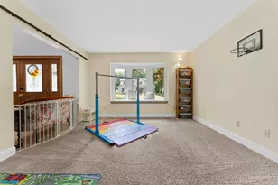 5893 Mary King Dr, Jackson, MI 49201 - Photo 8
