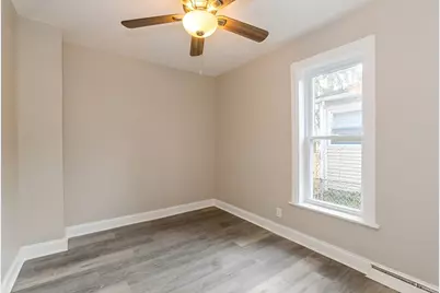 979 Lavette Avenue, Benton Harbor, MI 49022 - Photo 12