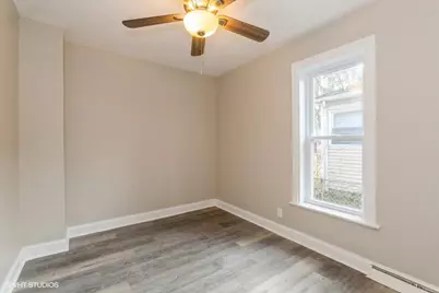 979 Lavette Avenue, Benton Harbor, MI 49022 - Photo 10