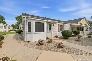 1041 Village Ln, Jenison, MI 49428 - Photo 2