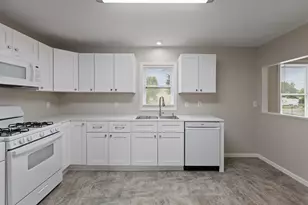 924 Oak St, Adrian, MI 49221 - Photo 8