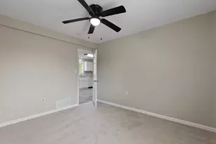 924 Oak St, Adrian, MI 49221 - Photo 14