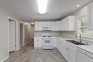 924 Oak St, Adrian, MI 49221 - Photo 10