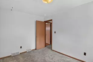 8455 Rockland St, Dearborn Heights, MI 48127 - Photo 12