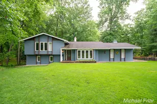 2700 Shadowbrook Dr SE, Grand Rapids, MI 49546 - Photo 2