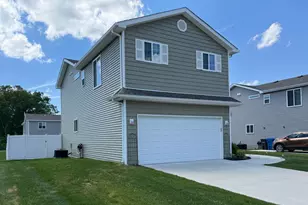 3963 Lotus Lndg Cir, Waterford, MI 48329 - Photo 4