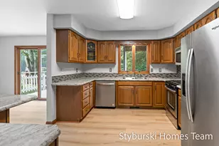 19127 W Spring Lake Rd, Spring Lake, MI 49456 - Photo 8