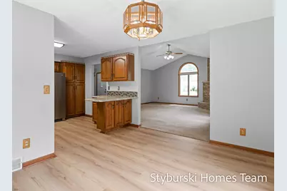 19127 W Spring Lake Road, Spring Lake, MI 49456 - Photo 12