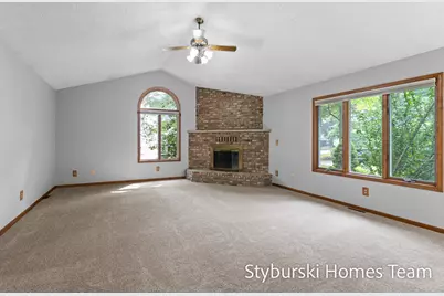 19127 W Spring Lake Road, Spring Lake, MI 49456 - Photo 4